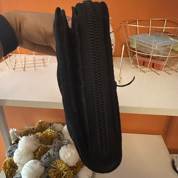 VERA BRADLEY Black Quilted Wallet with Turn-Lock - Picture 12 of 12